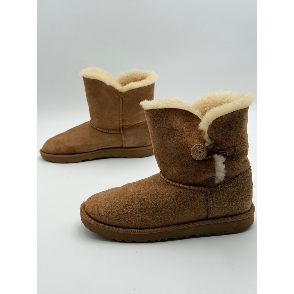 UGG Bailey Button II Kids 6 Chestnut Suede Sheepskin Lined Winter Boots 1017400K